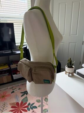 Lululemon multi pocket Crossbody Utility Bag in Khaki with Lime Strap